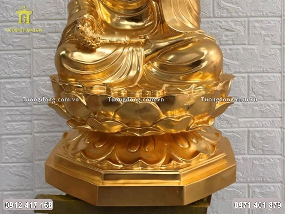 Hình ảnh đế sen mà Ngài ngồi tọa thiền